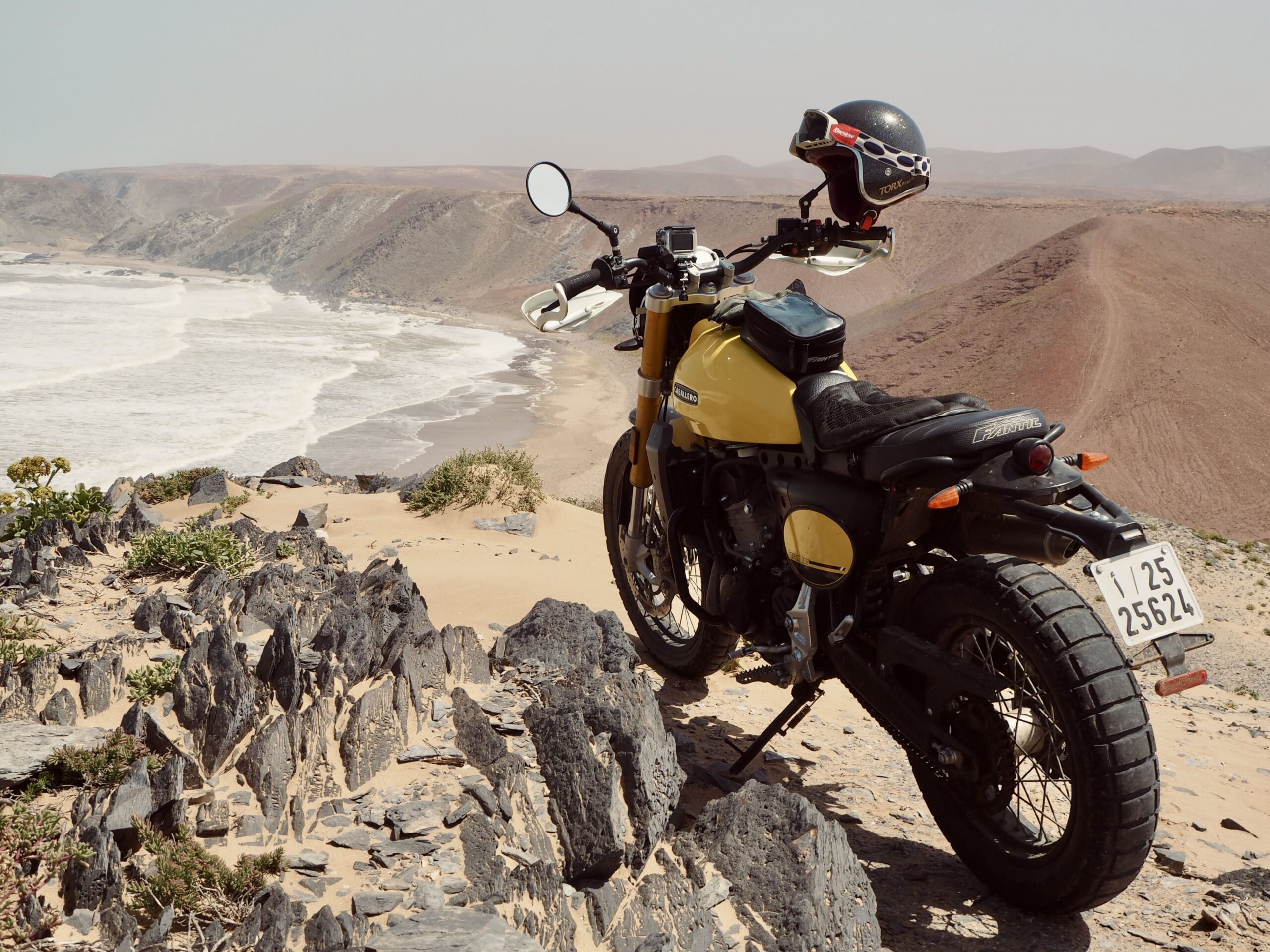 Plage blanche Gulmim roadtrip moto maroc